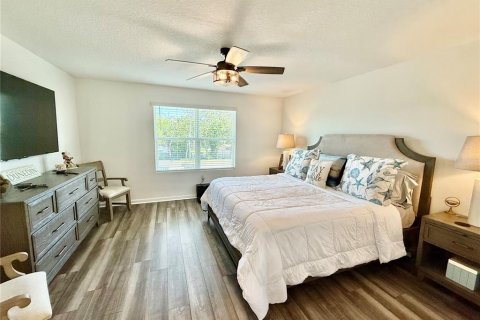 Townhouse in Gibsonton, Florida 3 bedrooms, 136.66 sq.m. № 1901198 - photo 21
