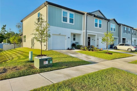 Townhouse in Gibsonton, Florida 3 bedrooms, 136.66 sq.m. № 1901198 - photo 1