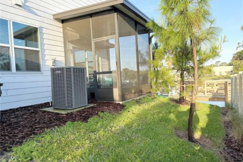 Townhouse in Gibsonton, Florida 3 bedrooms, 136.66 sq.m. № 1901198 - photo 7