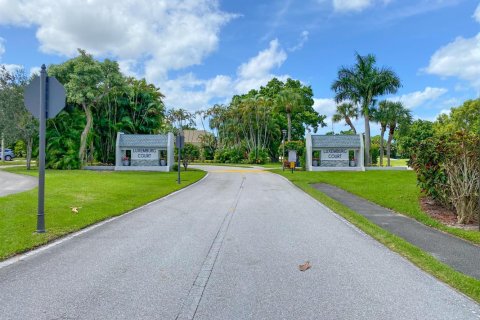 Condo in Lake Worth, Florida, 2 bedrooms  № 1100120 - photo 1