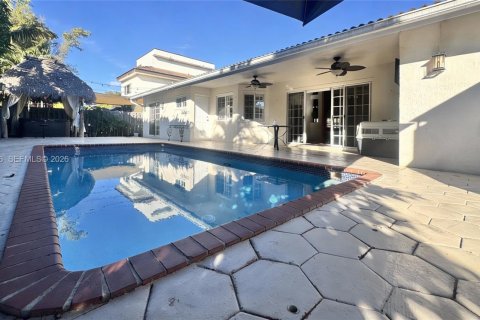 House in Miami, Florida 3 bedrooms, 191.1 sq.m. № 1996178 - photo 23