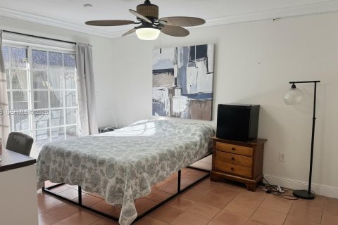 House in Miami, Florida 3 bedrooms, 191.1 sq.m. № 1996178 - photo 15