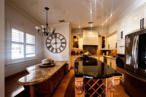 House in Miami, Florida 3 bedrooms, 191.1 sq.m. № 1996178 - photo 8