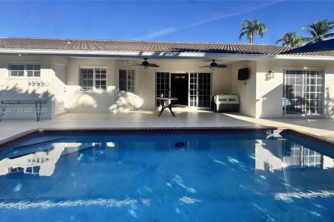 House in Miami, Florida 3 bedrooms, 191.1 sq.m. № 1996178 - photo 24