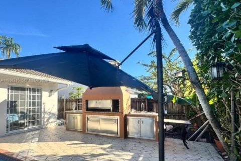 House in Miami, Florida 3 bedrooms, 191.1 sq.m. № 1996178 - photo 27