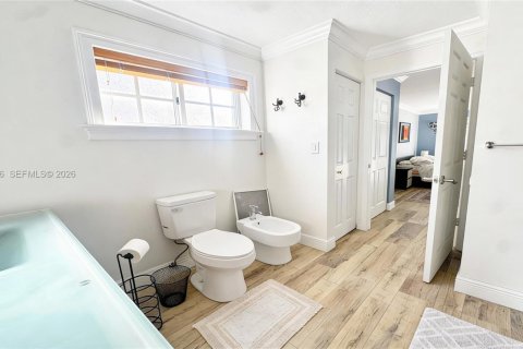 House in Miami, Florida 3 bedrooms, 191.1 sq.m. № 1996178 - photo 14