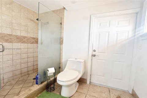 House in Miami, Florida 3 bedrooms, 191.1 sq.m. № 1996178 - photo 17