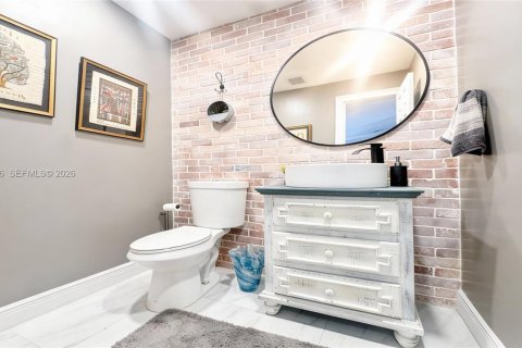 House in Miami, Florida 3 bedrooms, 191.1 sq.m. № 1996178 - photo 9