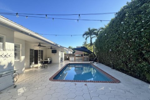 House in Miami, Florida 3 bedrooms, 191.1 sq.m. № 1996178 - photo 22