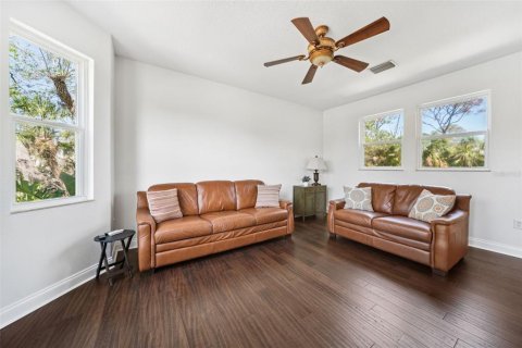 House in New Port Richey, Florida 3 bedrooms, 188.03 sq.m. № 1765300 - photo 15