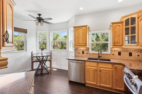 House in New Port Richey, Florida 3 bedrooms, 188.03 sq.m. № 1765300 - photo 11