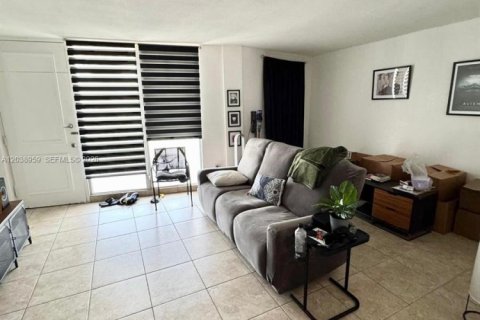 Condominio en venta en Miami Beach, Florida, 1 dormitorio, 63.17 m2 № 2177953 - foto 11