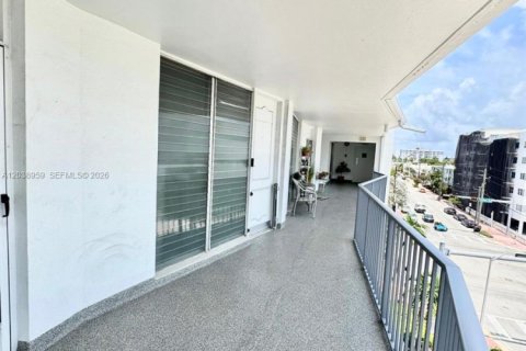 Condominio en Miami Beach, Florida, 1 dormitorio  № 2177953
