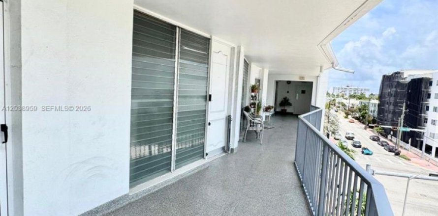 Condominio en Miami Beach, Florida, 1 dormitorio № 2177953