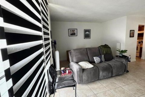Condominio en venta en Miami Beach, Florida, 1 dormitorio, 63.17 m2 № 2177953 - foto 10