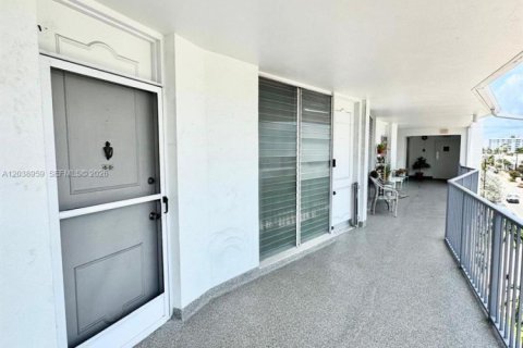 Condominio en venta en Miami Beach, Florida, 1 dormitorio, 63.17 m2 № 2177953 - foto 9