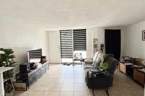 Condominio en venta en Miami Beach, Florida, 1 dormitorio, 63.17 m2 № 2177953 - foto 2