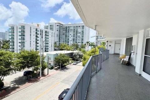 Condominio en venta en Miami Beach, Florida, 1 dormitorio, 63.17 m2 № 2177953 - foto 8