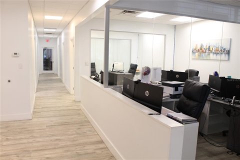 Propiedad comercial en venta en Orlando, Florida, 337.7 m2 № 1849556 - foto 12