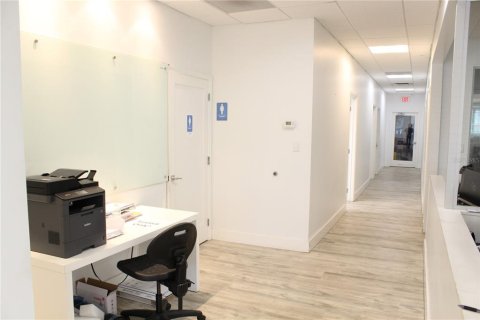 Propiedad comercial en venta en Orlando, Florida, 337.7 m2 № 1849556 - foto 17