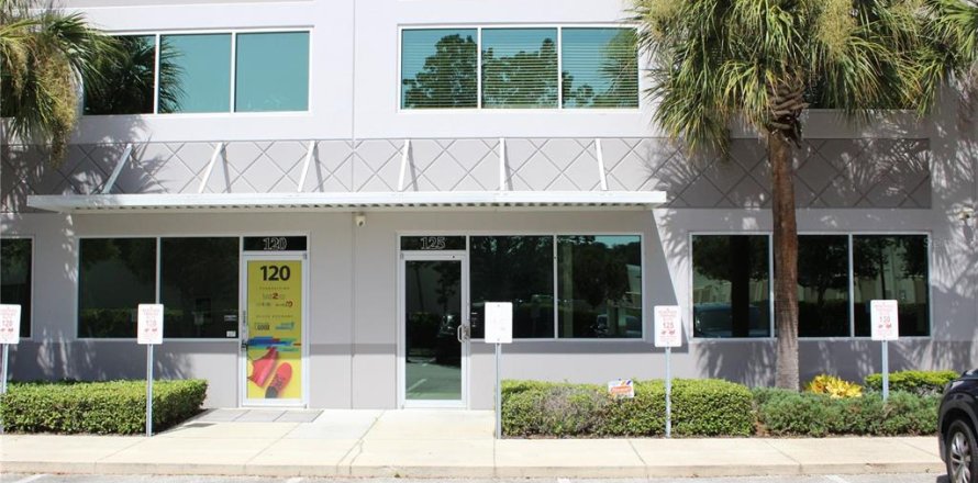 Propiedad comercial en Orlando, Florida 337.7 m2 № 1849556