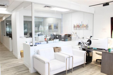 Propiedad comercial en venta en Orlando, Florida, 337.7 m2 № 1849556 - foto 4