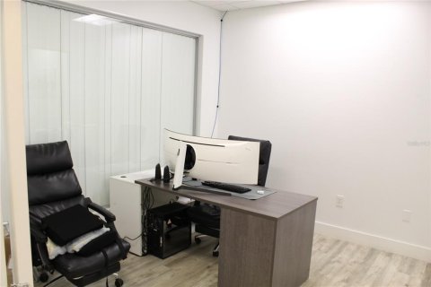 Propiedad comercial en venta en Orlando, Florida, 337.7 m2 № 1849556 - foto 11