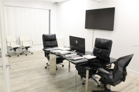 Propiedad comercial en venta en Orlando, Florida, 337.7 m2 № 1849556 - foto 7