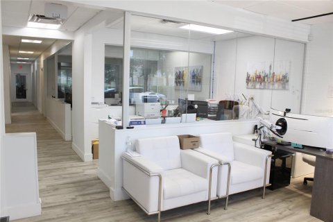Propiedad comercial en venta en Orlando, Florida, 337.7 m2 № 1849556 - foto 13