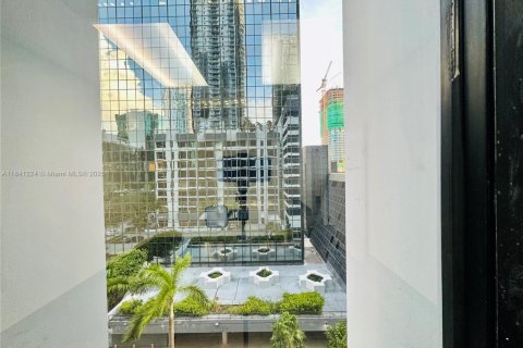 Commercial property in Miami, Florida № 1958080 - photo 17