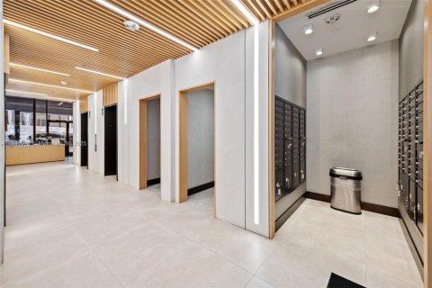 Commercial property in Miami, Florida № 1958080 - photo 5