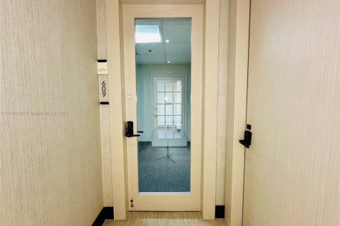 Commercial property in Miami, Florida № 1958080 - photo 6