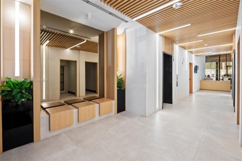 Commercial property in Miami, Florida № 1958080 - photo 4