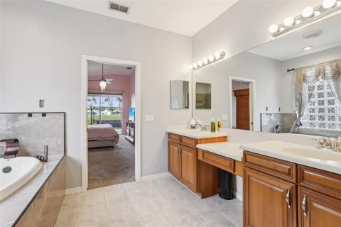 House in Land O' Lakes, Florida 4 bedrooms, 272.95 sq.m. № 1783496 - photo 20
