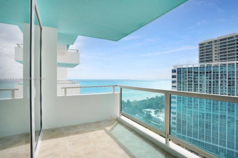 Apartamento en alquiler en Miami Beach, Florida, 2 dormitorios, 111.48 m2 № 2016882 - foto 2