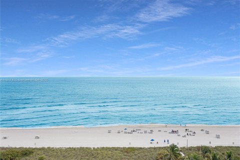 Apartamento en alquiler en Miami Beach, Florida, 2 dormitorios, 111.48 m2 № 2016882 - foto 10