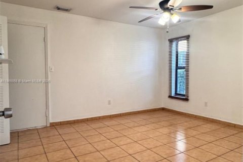 House in Sweetwater, Florida 3 bedrooms, 130.16 sq.m. № 1893283 - photo 13