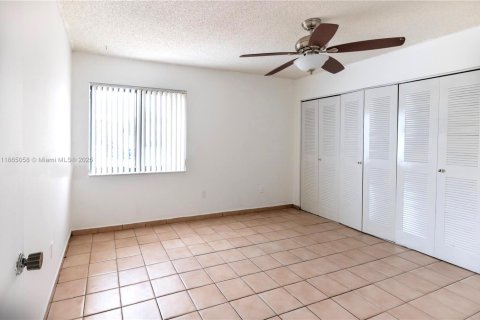 House in Sweetwater, Florida 3 bedrooms, 130.16 sq.m. № 1893283 - photo 5