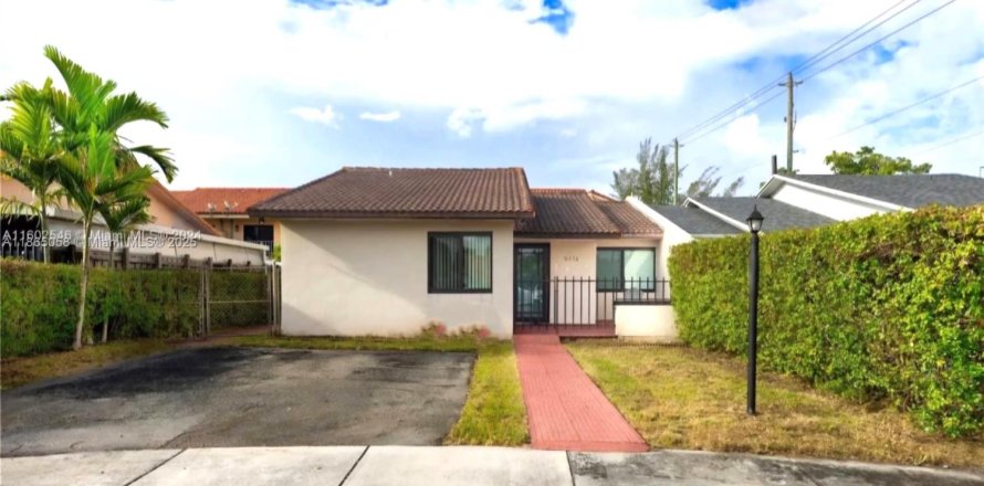 House in Sweetwater, Florida 3 bedrooms, 130.16 sq.m. № 1893283