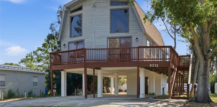 Villa ou maison à Saint Petersburg, Floride 3 chambres, 164.99 m2 № 2223574
