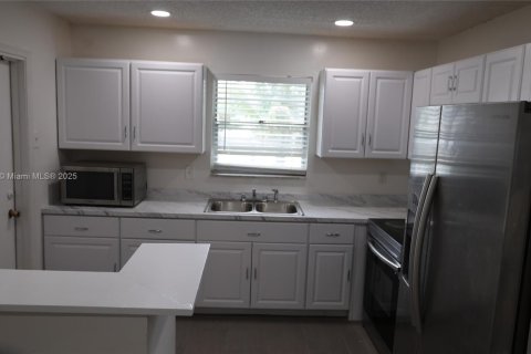 Villa ou maison à vendre à Deerfield Beach, Floride: 3 chambres, 103.4 m2 № 1890664 - photo 6