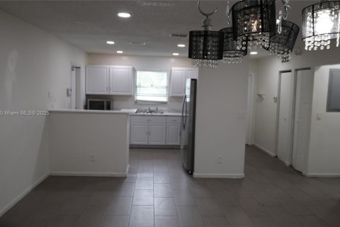 Villa ou maison à vendre à Deerfield Beach, Floride: 3 chambres, 103.4 m2 № 1890664 - photo 5