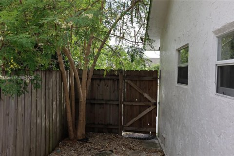 Villa ou maison à vendre à Deerfield Beach, Floride: 3 chambres, 103.4 m2 № 1890664 - photo 19