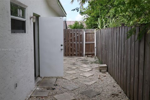 Villa ou maison à vendre à Deerfield Beach, Floride: 3 chambres, 103.4 m2 № 1890664 - photo 17