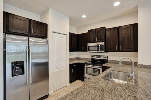 Townhouse in Deerfield Beach, Florida 3 bedrooms, 146.04 sq.m. № 2010287 - photo 9