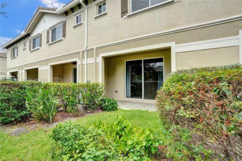 Townhouse in Deerfield Beach, Florida 3 bedrooms, 146.04 sq.m. № 2010287 - photo 4