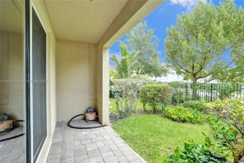 Townhouse in Deerfield Beach, Florida 3 bedrooms, 146.04 sq.m. № 2010287 - photo 6