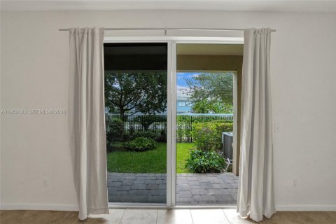 Townhouse in Deerfield Beach, Florida 3 bedrooms, 146.04 sq.m. № 2010287 - photo 16