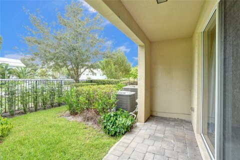 Townhouse in Deerfield Beach, Florida 3 bedrooms, 146.04 sq.m. № 2010287 - photo 5