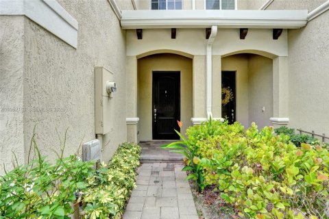 Townhouse in Deerfield Beach, Florida 3 bedrooms, 146.04 sq.m. № 2010287 - photo 3